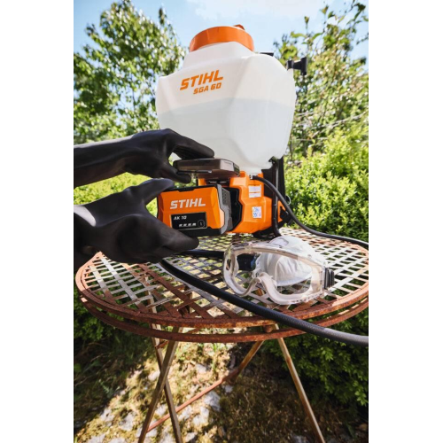 STIHL IRRORATORE SGA 60 15 LITRI CON BATTERIA AK 10 E CARICATORE AL 101 INCLUSI