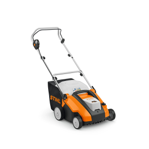 STIHL RLA 240 Arieggiatore Prato Sistema AK con Kit Batteria AK 30S E Caricatore Incluso