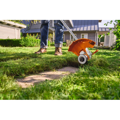 STIHL DECESPUGLIATORE FSA 50 CON KIT BATTERIA AK 10 E CARICATORE INCLUSI