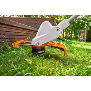 STIHL DECESPUGLIATORE FSA 50 CON KIT BATTERIA AK 10 E CARICATORE INCLUSI