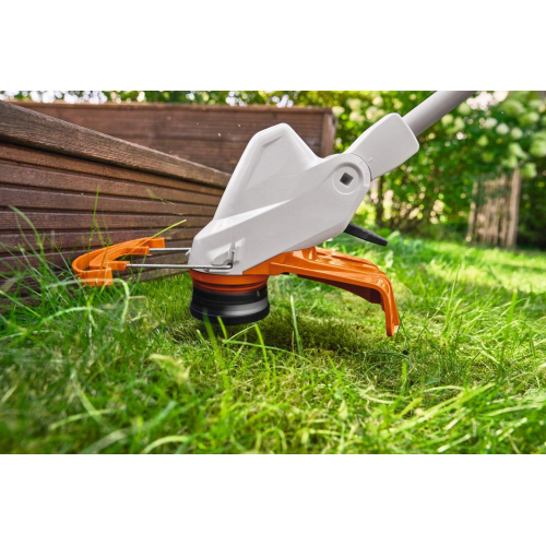 STIHL DECESPUGLIATORE FSA 50 CON KIT BATTERIA AK 10 E CARICATORE INCLUSI